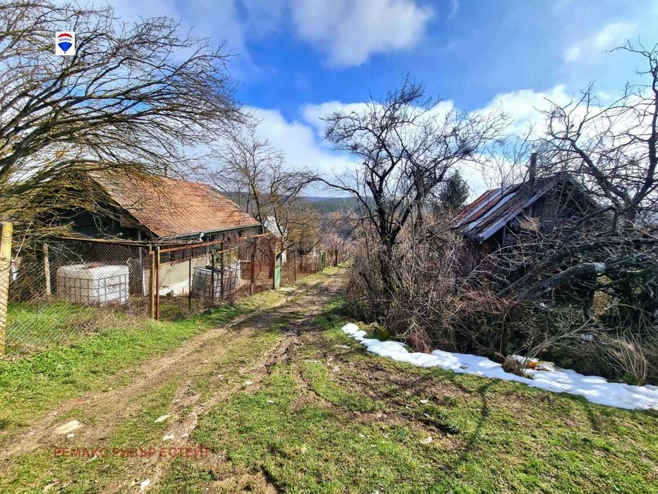 Вила с двор за продажба местност Дрибак, с. Николово