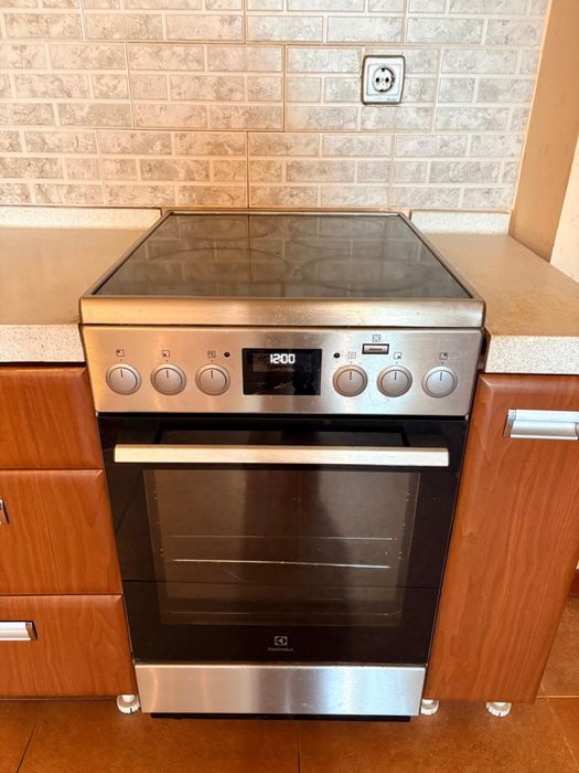 Электрическая плита Electrolux