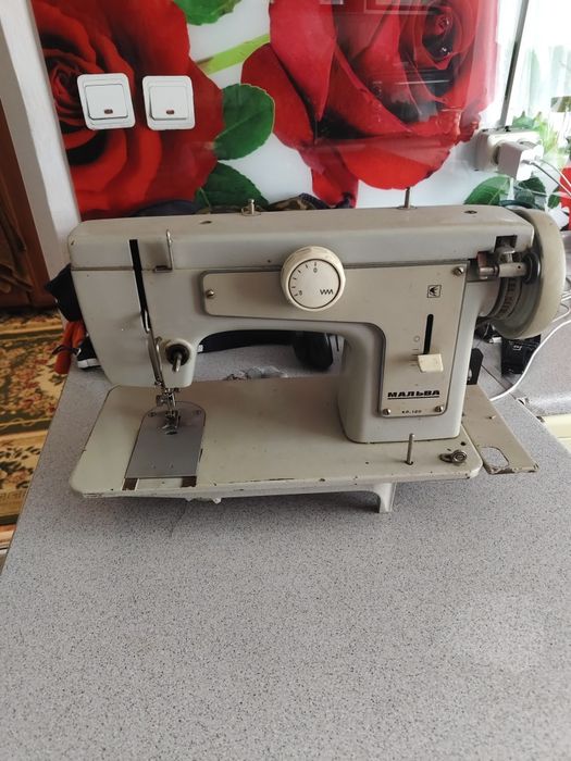 Швейная машинка Мальва в рабочем состоянии