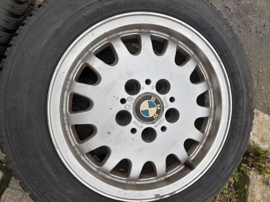 Продава оригинални алуминиеви джанти с гуми,BMW,15 цола