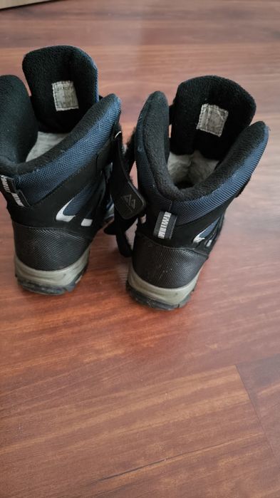 Ботинки зимние на мальчика.