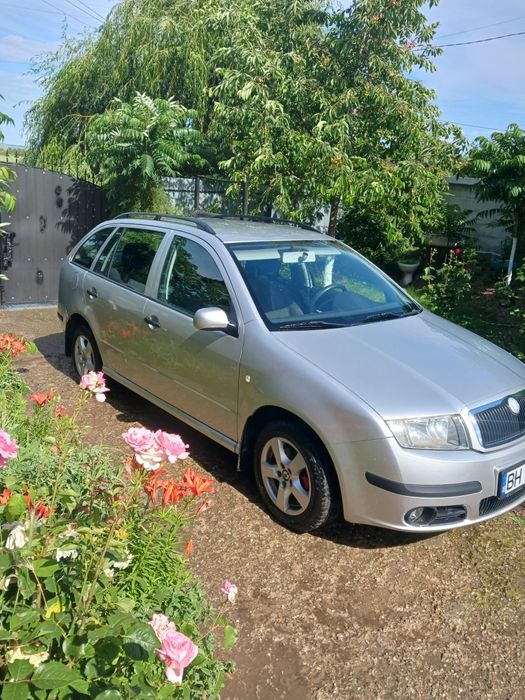 Vând  skoda  fabia  1.2 benzină  2007  distribuție pe lanț