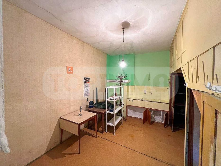 Двуетажна къща с голям парцел в Морската градина