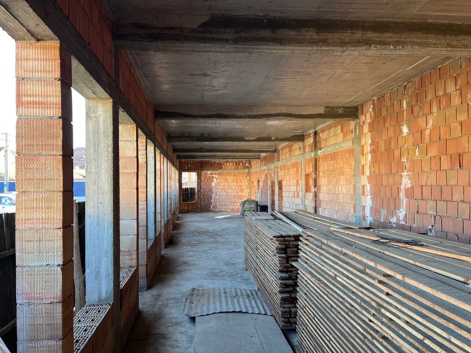 Constructie nefinalizata 445mp : spatii comerciale/birouri/locuinta