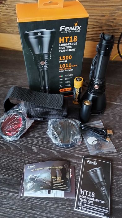 Продавам далекобоен фенер Fenix HT 18