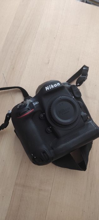 D4S cameră foto profesional
