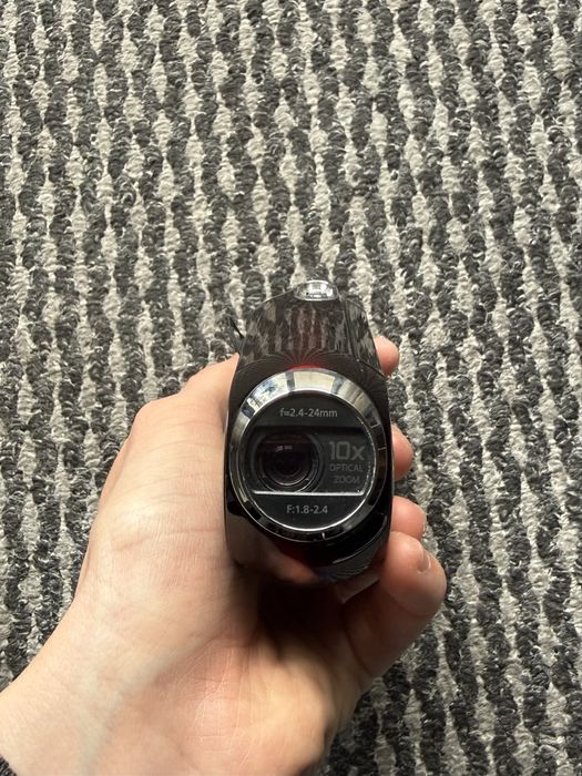 OFERTĂ ȘOC: Cameră Video Samsung Ultra-Compactă + Geantă Premium Samsonite CADOU!