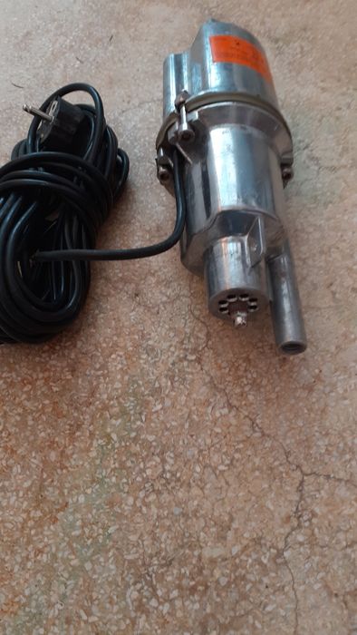 Вибрационна потопяема водна помпа