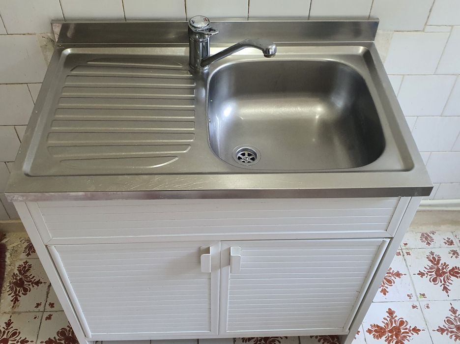 Mască de bucătărie , chiuvetă și baterie