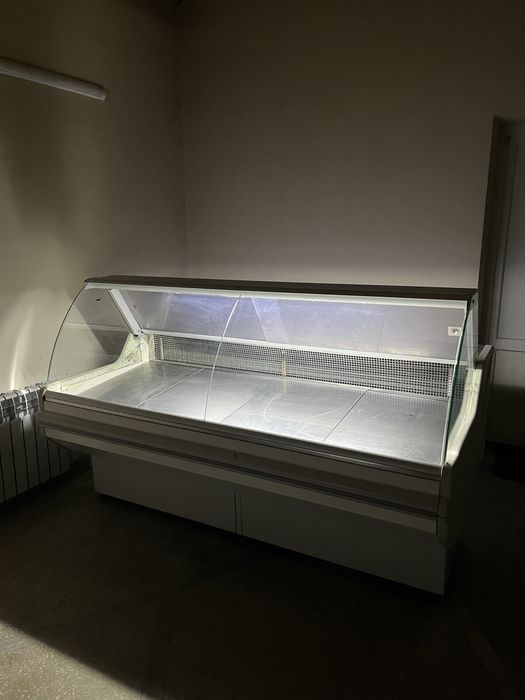 Продам холодильную Витрину