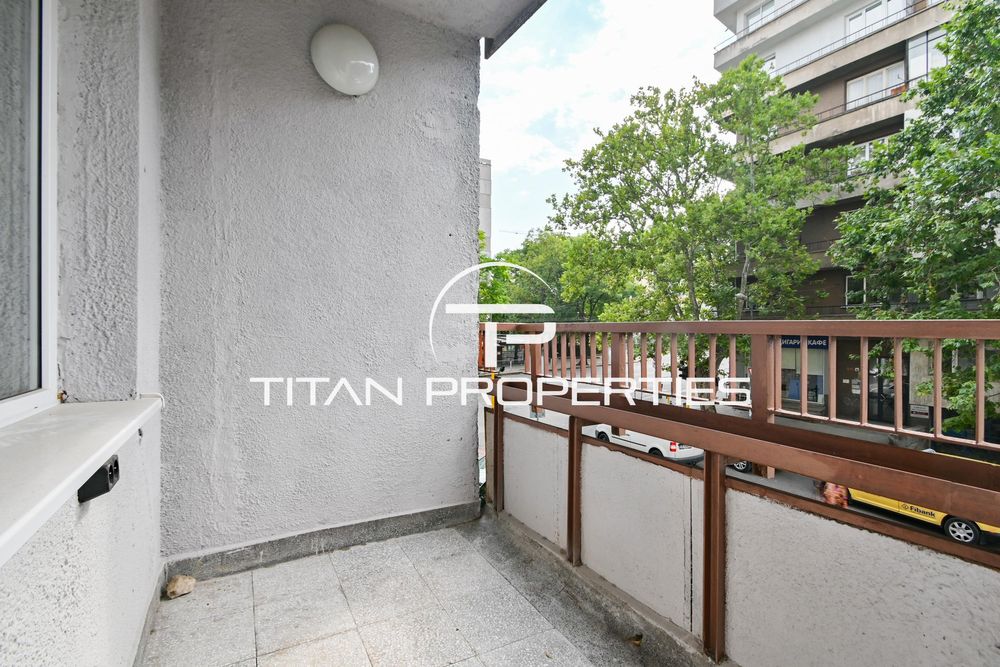 Дава се под наем Тристаен апартамент в София, Оборище - 80 кв.м за 990 € - Снимка #13