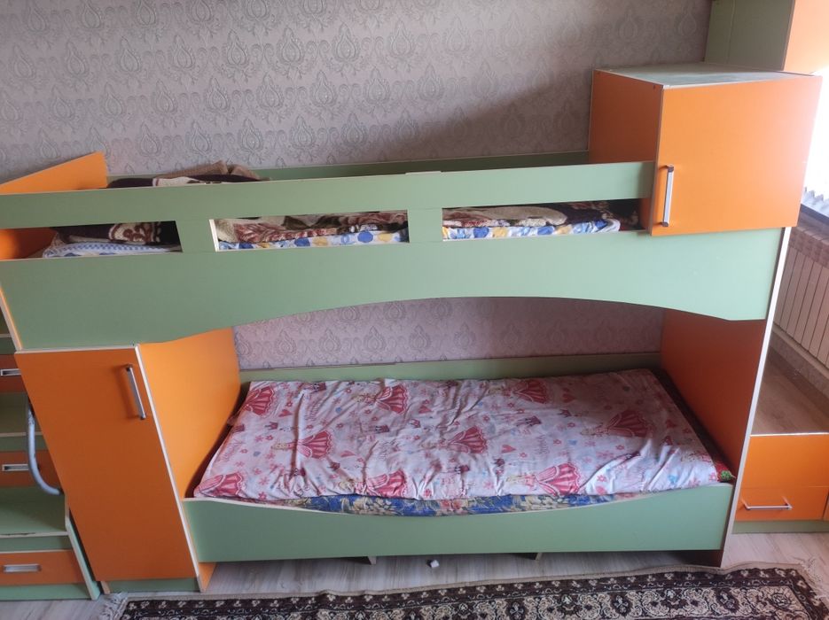 Детская двухъярусная кровать со шкафом