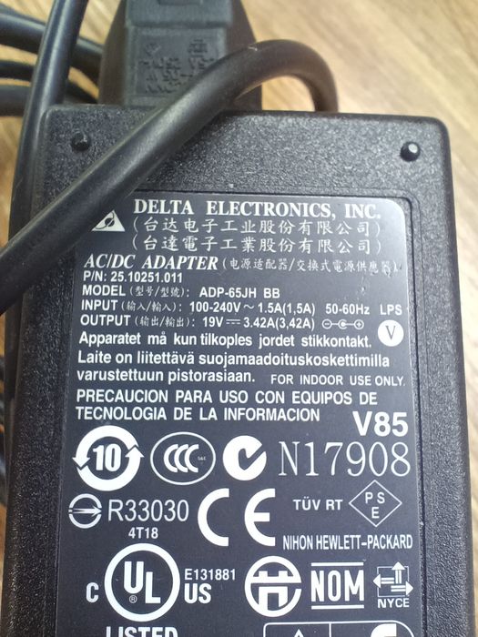 Блок питания / зарядное устройство 19 вольт