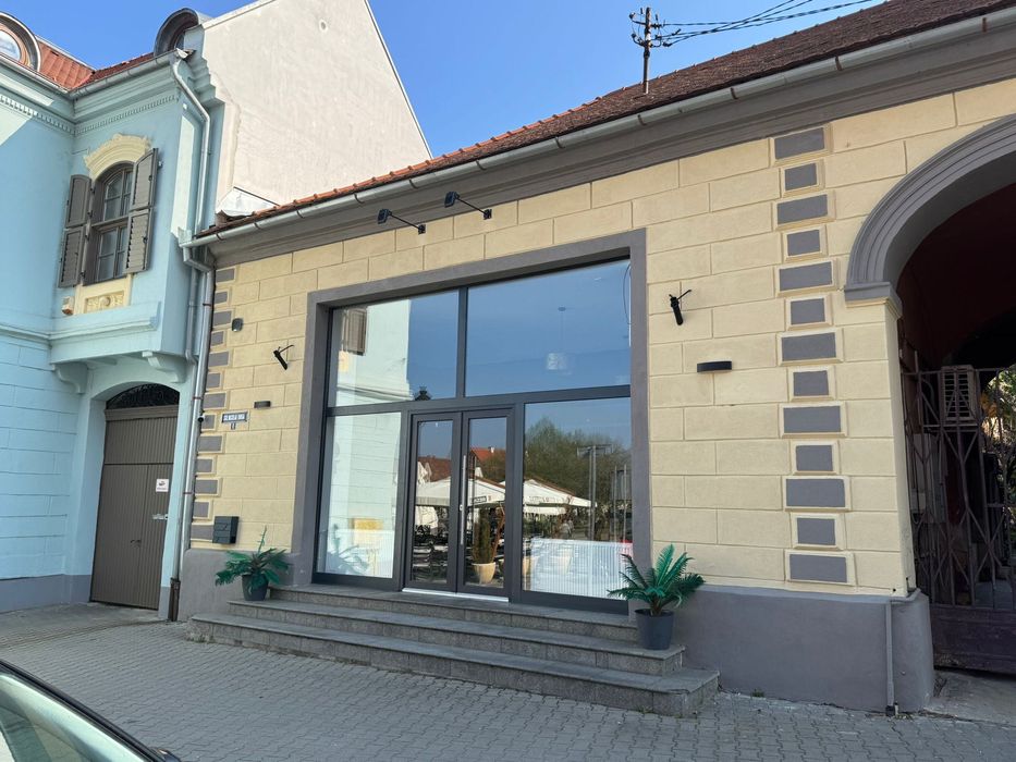 Închiriez Spațiu Comercial în centru Mediaș