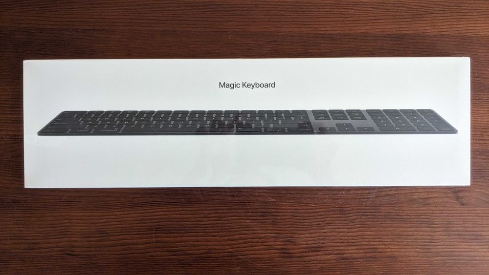 Чисто нова безжична клавиатура Apple Magic Wireless Keyboard с Numpad