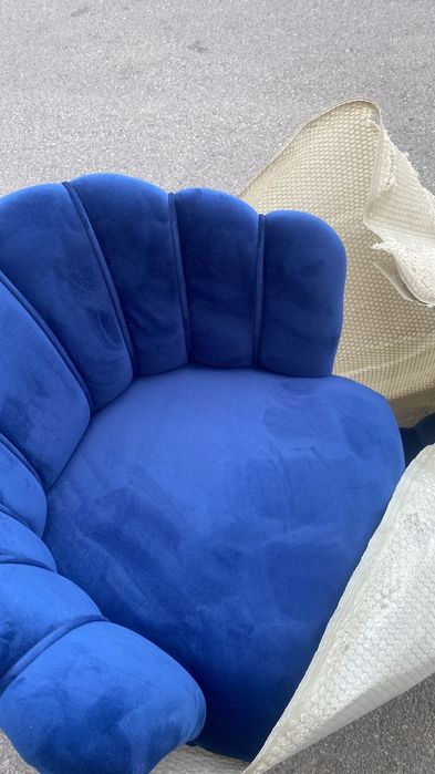 Комплект двуместно канапе и две кресла  303€