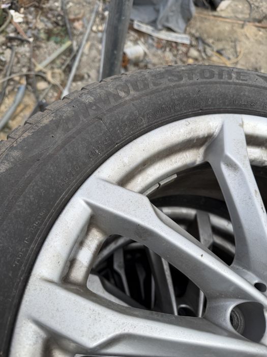 Vand o pereche de jante Bmw cauciucuri de iarna , stare destul de buna, necesita o spalare