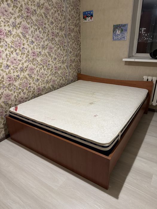 Продам кровать, матрас, гардероб