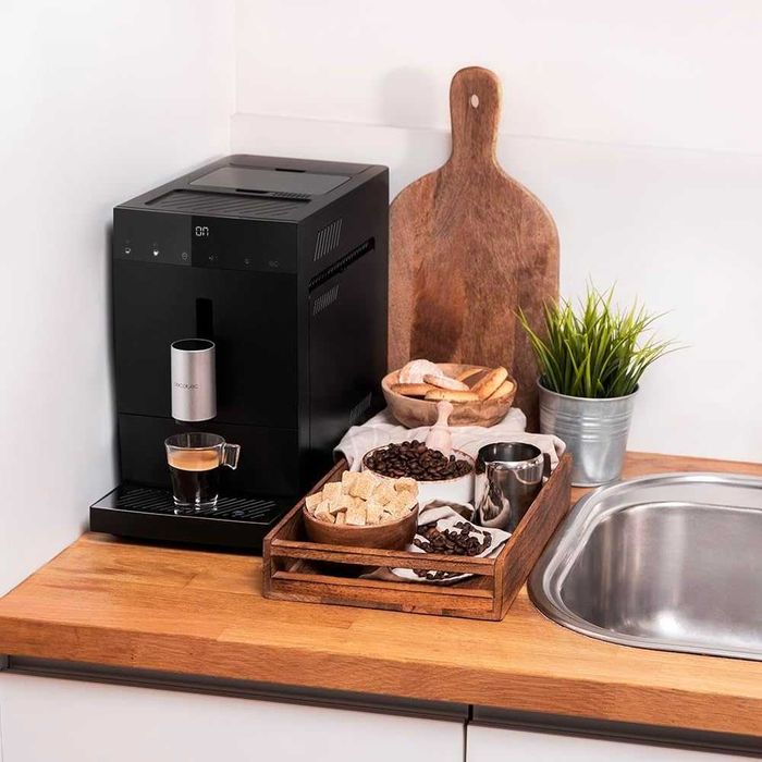 Кафеавтомат Cecotec Cremmaet Compact Steam 1350W 19Bar, кафемашина за кафе на зърна