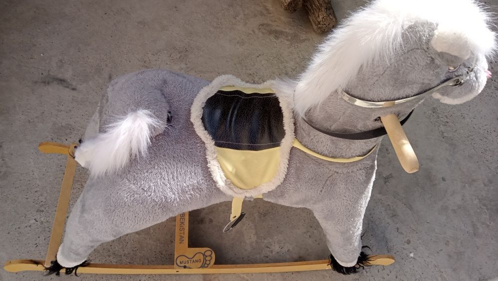 Детская лошадка качалка.