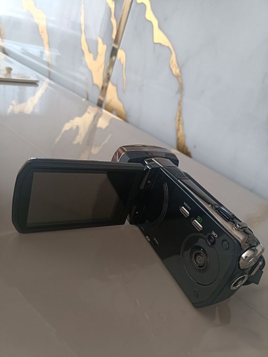 Продам видеокамеру DXG