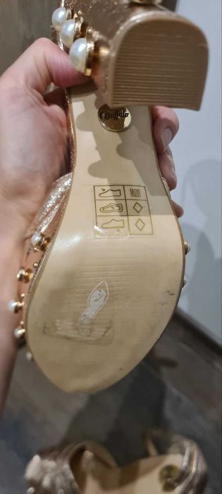 Buffalo високи сандали с перли