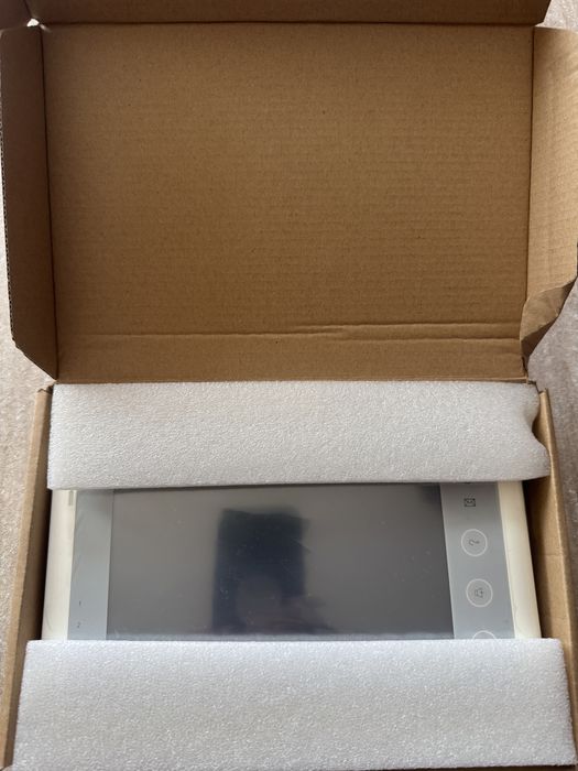 Продавам Видеодомофон Чисто нов