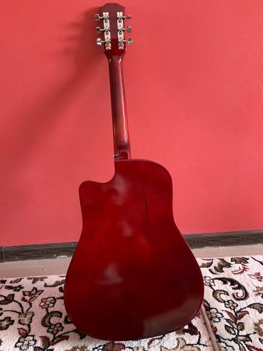 Акустичиский гитара yangi