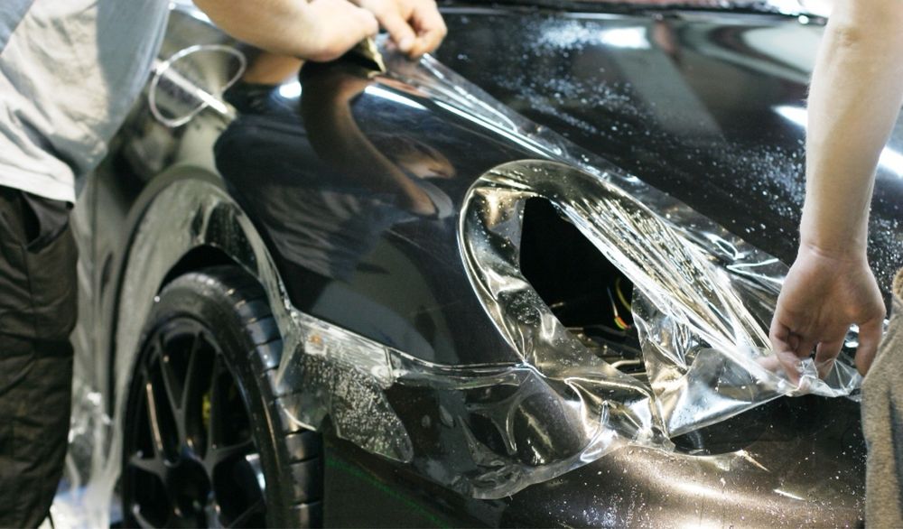 Оклейка зоны риска авто пленкой