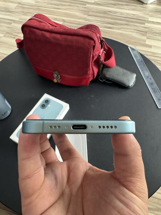 продам iPhone 16 256gb