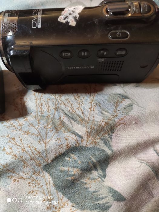 Продам видеокамеру samsung на запчасти