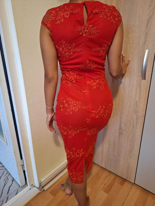 Vând rochii de seară