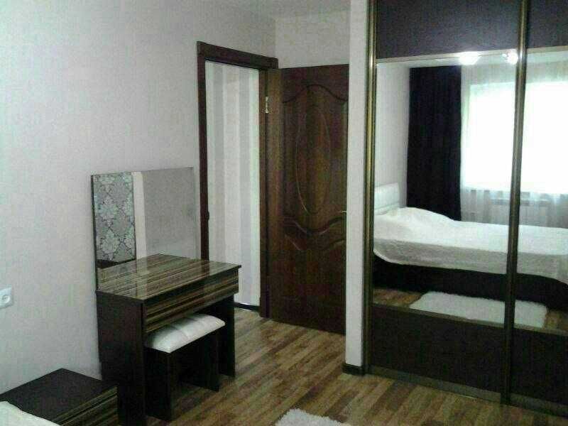 Ойбек , шота руставели 3 комнатная квартира 76м2 с большими комнатами