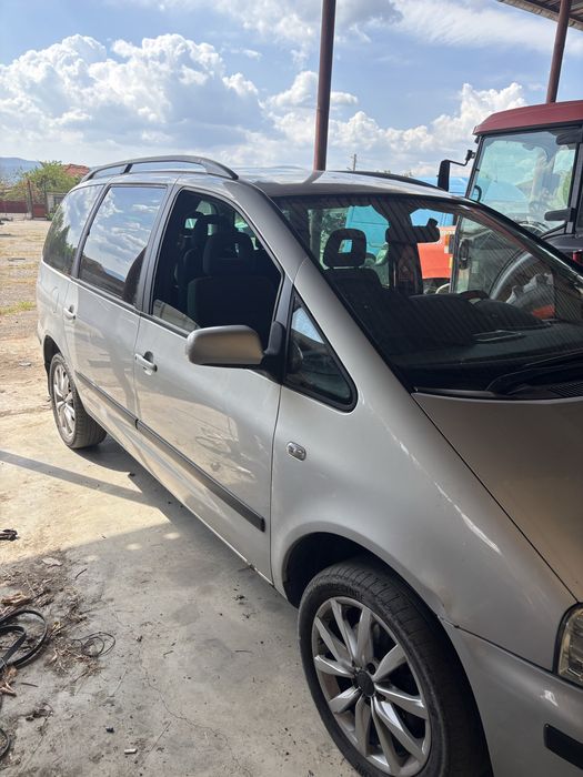 Volkswagen sharan 1.9tdi 2002 на части може и цял!!!