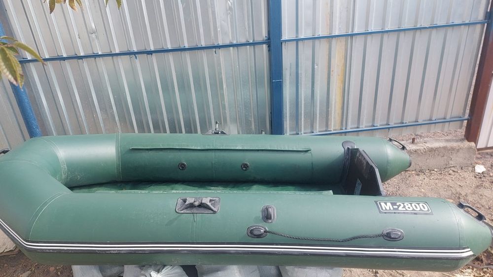 Лодка моторная резиновая