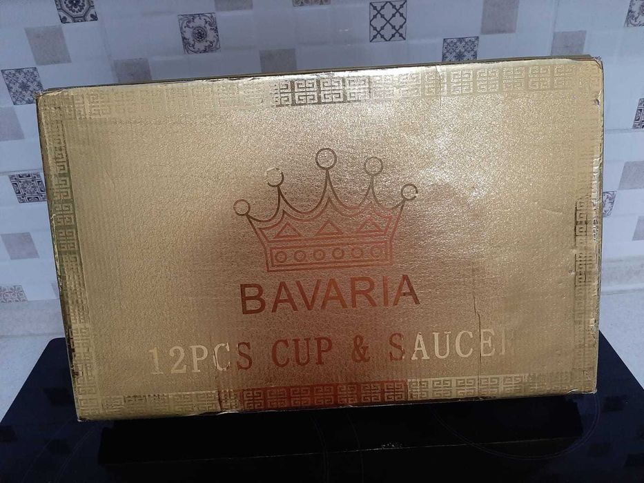 набор чашек с блюдцами