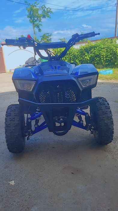 ATV pe benzina pentru copii, maxim 65 kg, motor 49cc, 35 km/h suspensii 2 frane  scaun piele  albastru