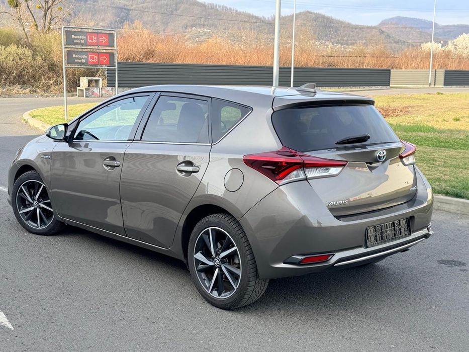 Toyota Auris Hybrid 1.8 Benzina automat 2019