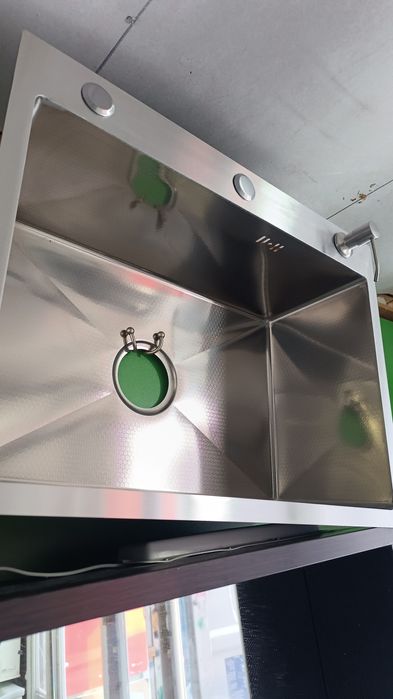 Мойка кухонная с сифоном