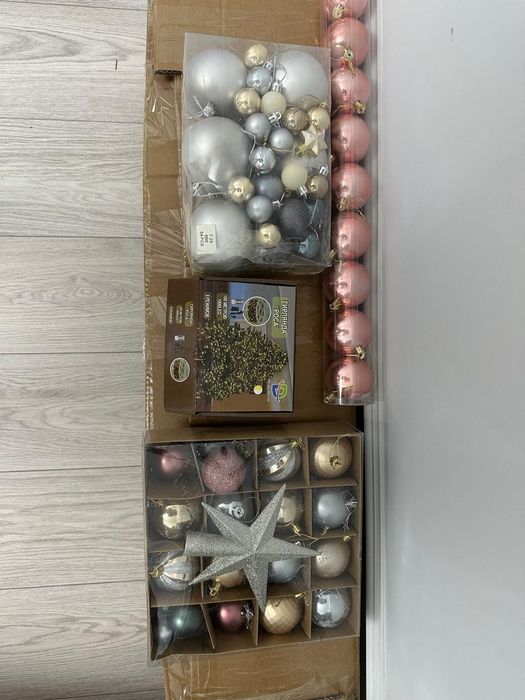 Ёлка с игрушками