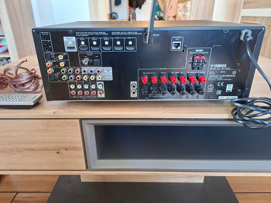 Мощна аудио система: Тонколони JBL XTi 80 + Мрежов 7.2 Ресийвър Yamaha RX-V679 (Wi-Fi, 4K, Bluetooth)
