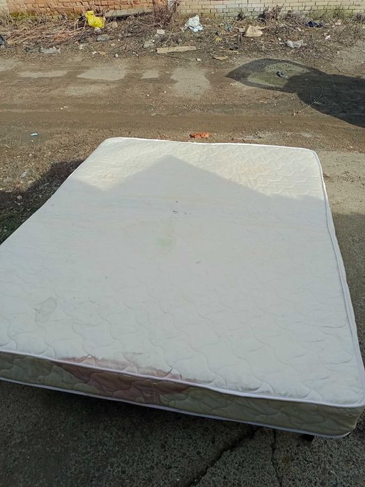 Продам двухспальную кровать размером 160см на 200см адрес район айгуль