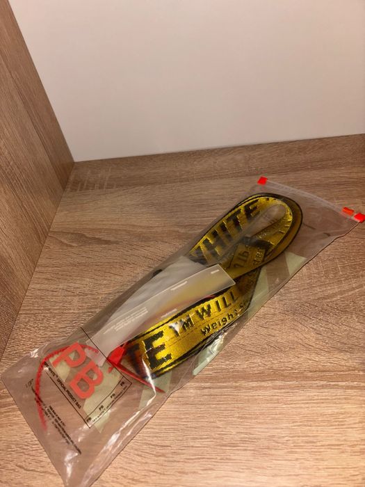 Curea off white yellow