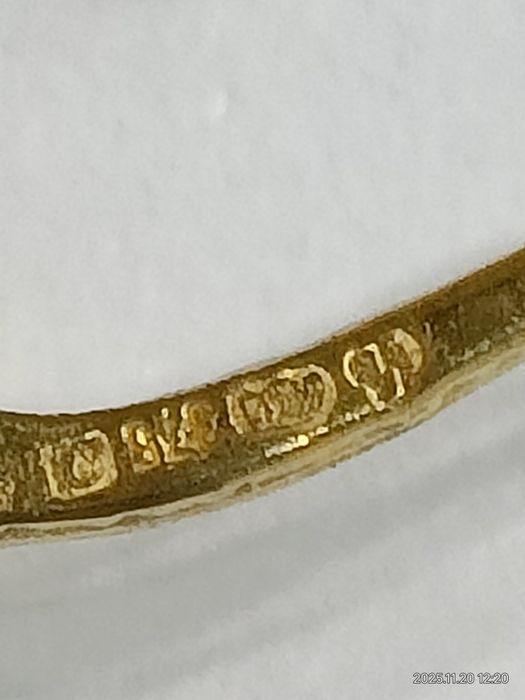 Vind cercei din aur cu email verde