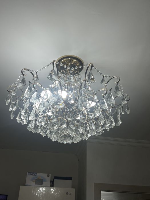 Люстра сатылады.