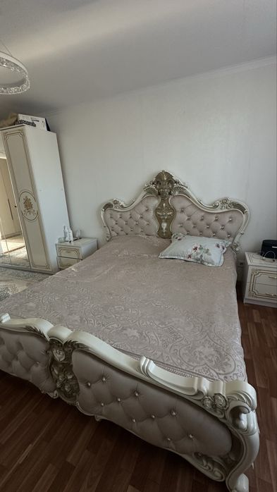 Продам спальный гарнитур