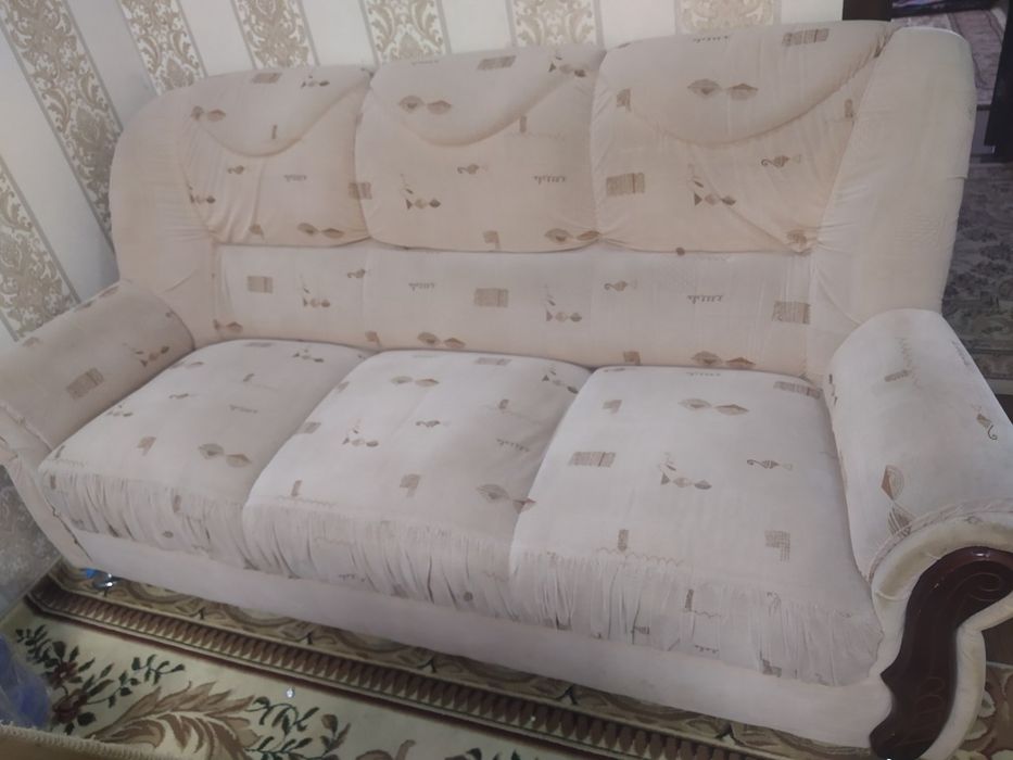 Диван и кресло гостиной