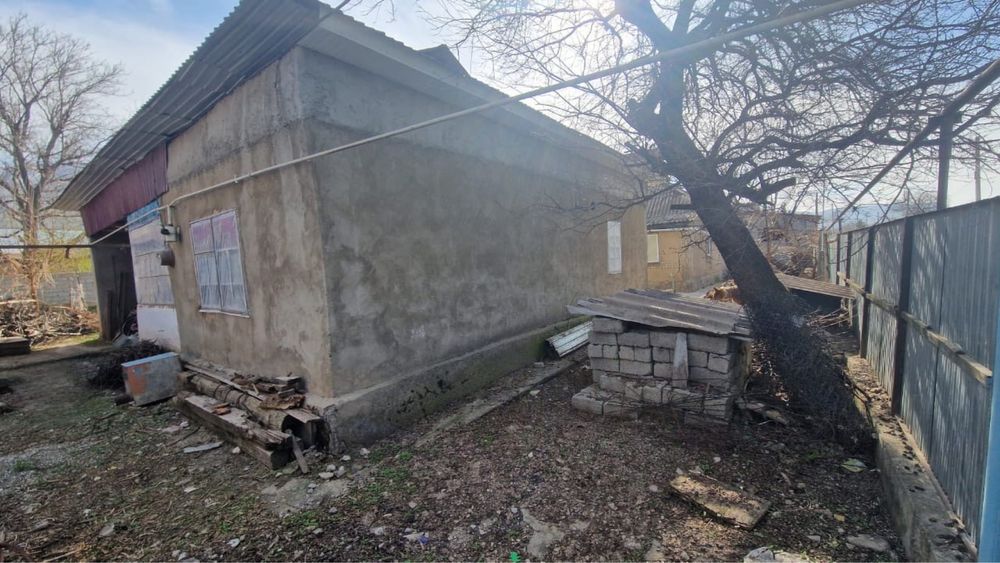 Таудың таза ауасы мен тау көрінісі бар 3 бөлмелі үй сатылады.