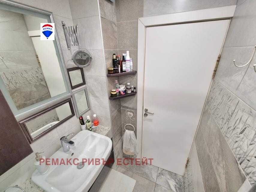 Продава се Тристаен апартамент в Русе, Възраждане - 97 кв.м за 2042 €/кв.м - Снимка #12