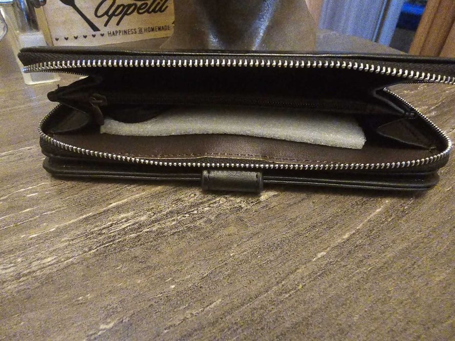 Ново дамско портмоне